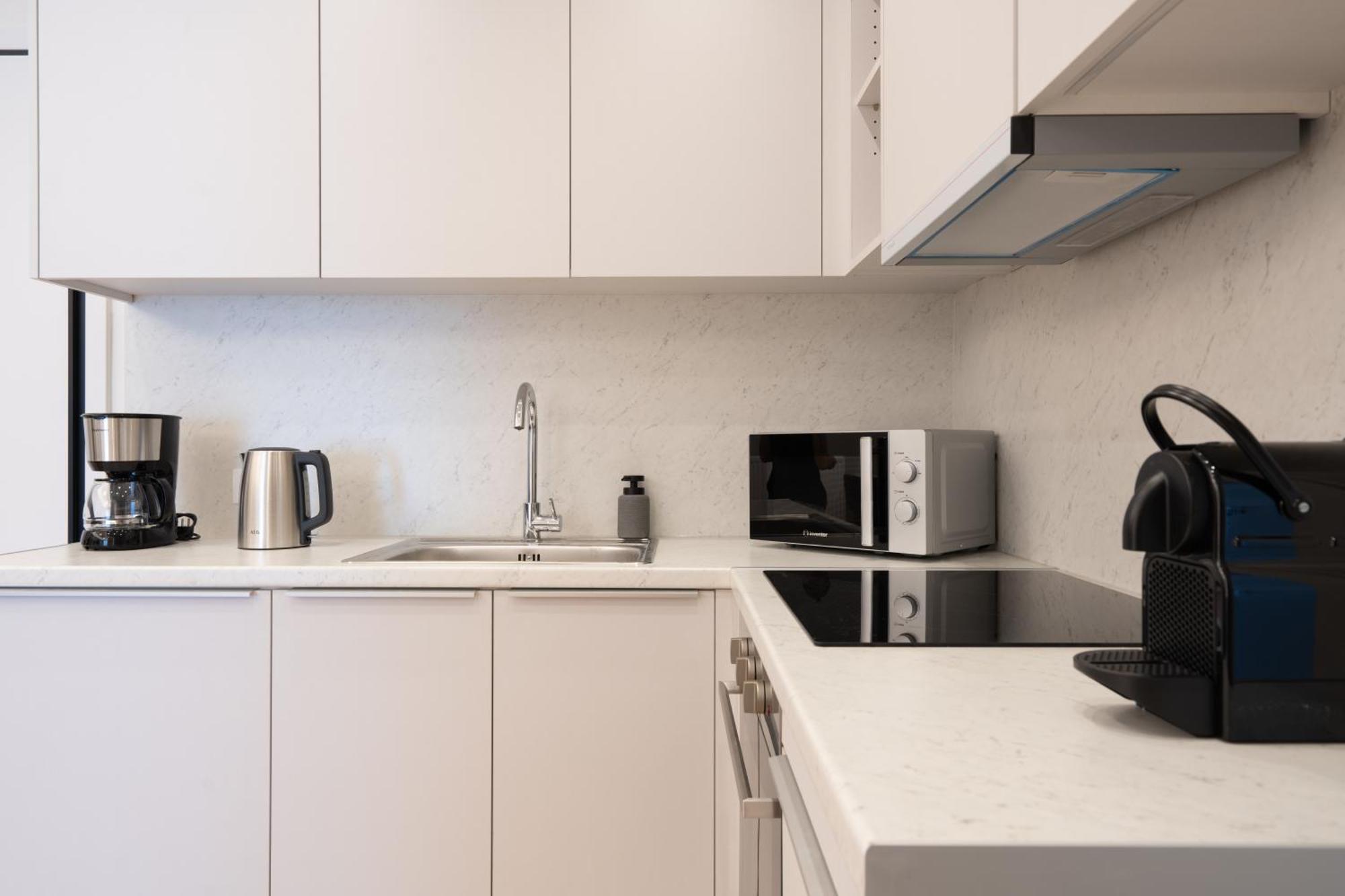 Newly Renovated 2 Bedroom Apartment, 5Min To Metro 雅典 外观 照片