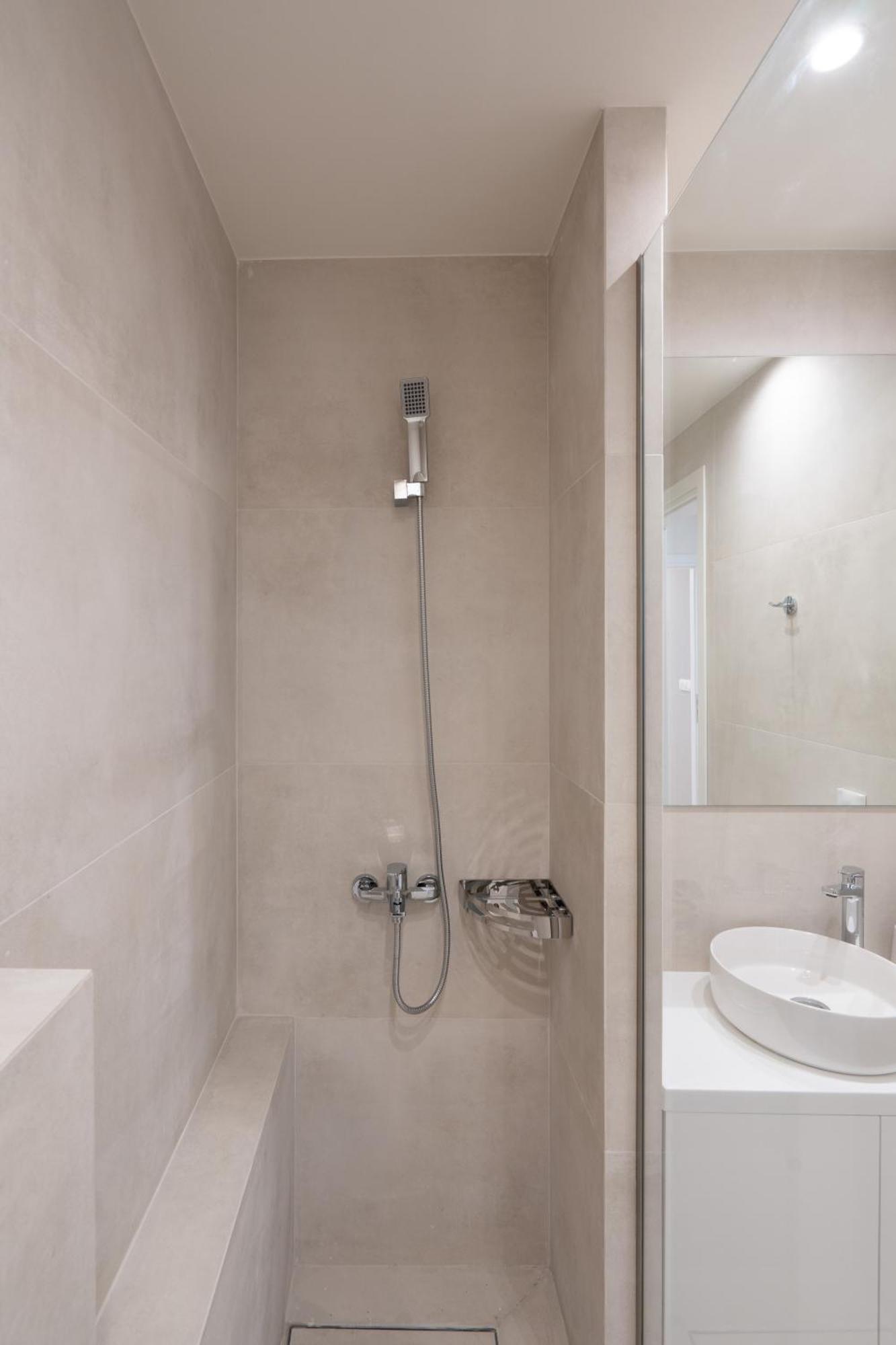 Newly Renovated 2 Bedroom Apartment, 5Min To Metro 雅典 外观 照片